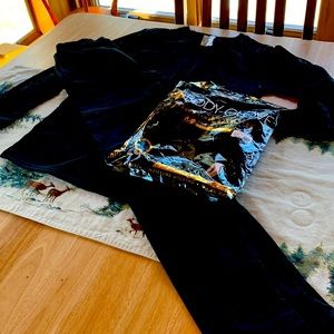 Fleece lined base layer thermal underwear. Never worn, size small.